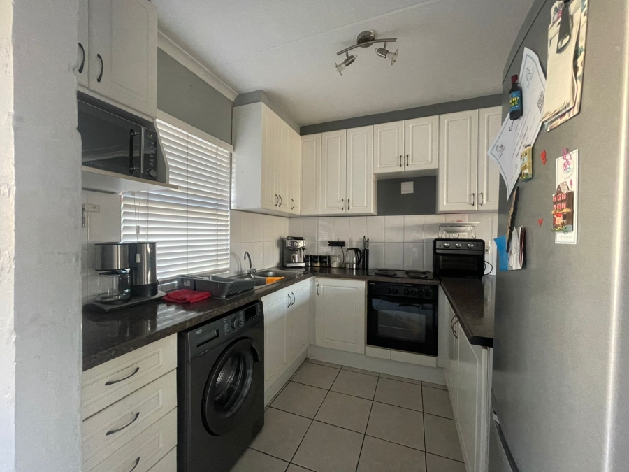 To Let 2 Bedroom Property for Rent in Parklands Western Cape